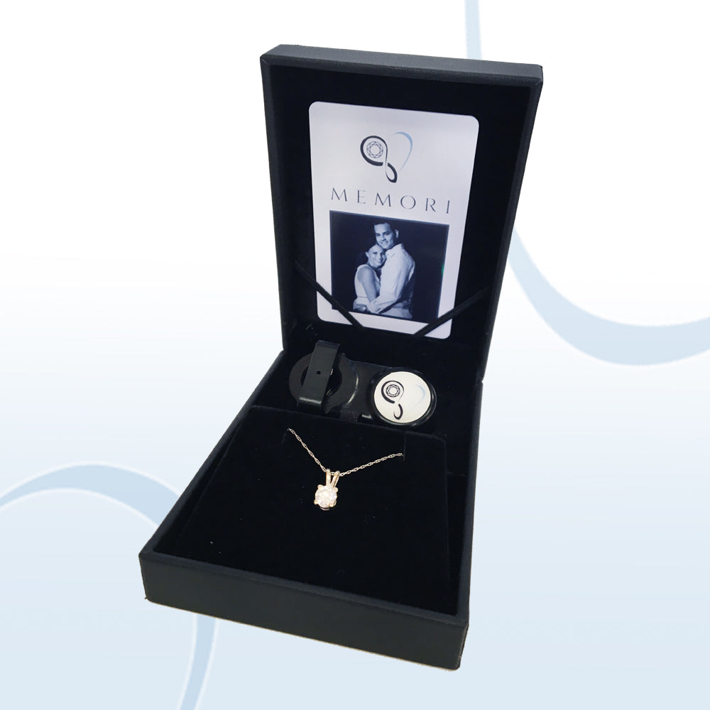 Memori Solitaire Diamond Pendant